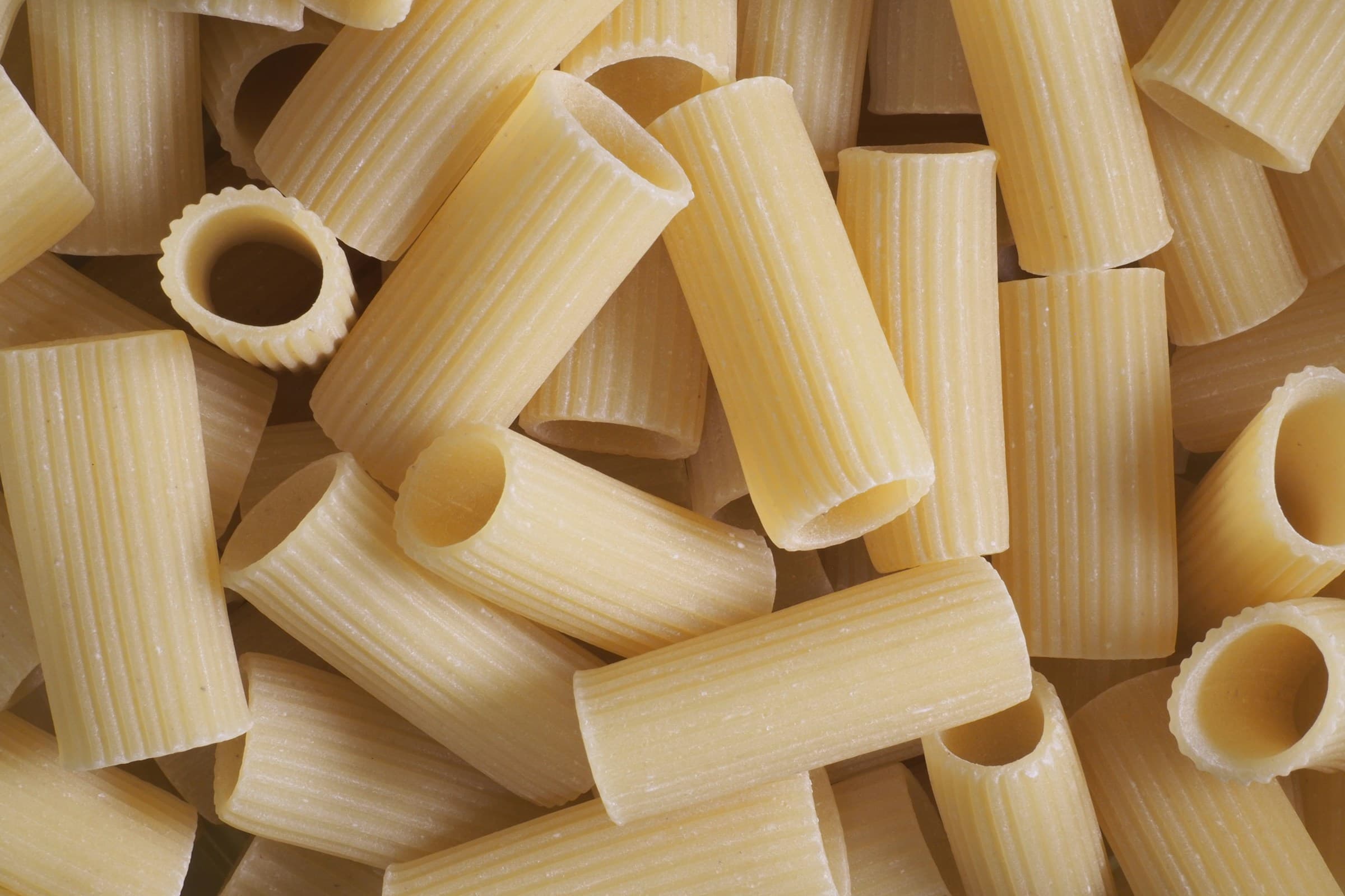 Dried rigatoni tubes piled loosely, seen from above